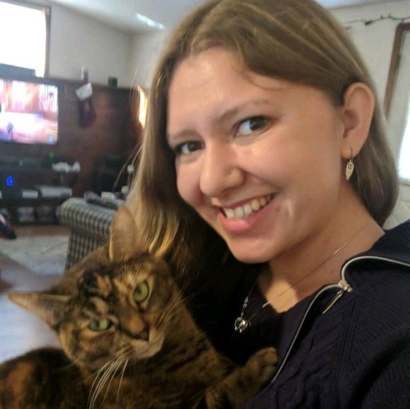 Meet your Posher, Briana - Picture 2 of 5